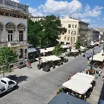 Apartment Prestige Piotrkowska 82 - Wyjatkowy Widok Na Deptak 3*