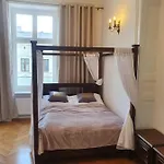 Apartment Prestige Piotrkowska 82 - Wyjatkowy Widok Na Deptak 3*